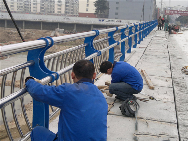 五家渠不锈钢河道护栏的特性及其在城市景观中的应用